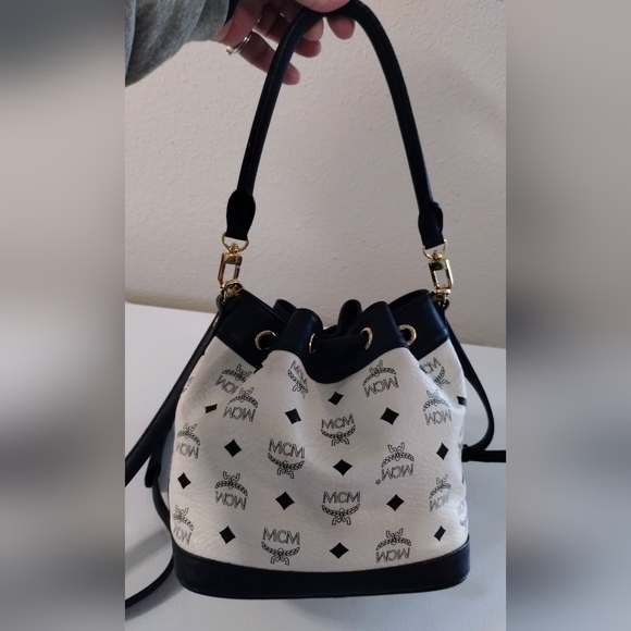 AUTH MCM Navy Blue and White Bucket Bag with Gold Accents and registration card - Picture 4 of 14